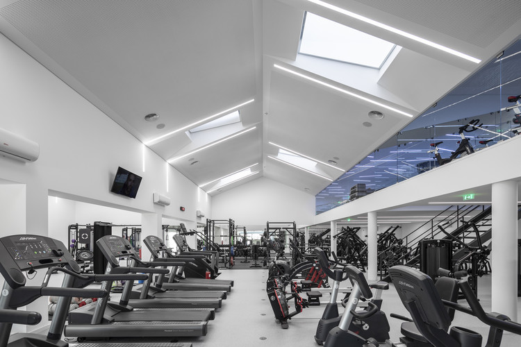 Interior da Academia FitPower